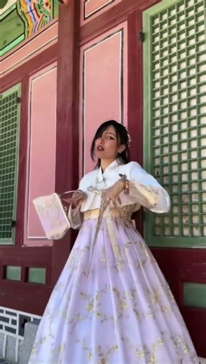 UwU bailando con un Hanbok 📍😜