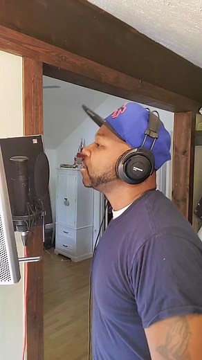 This is a really weird remix 🤦🏾‍♂️😂. Follow for more Weird Bars and parodies. #souljaboy #makeitclap #makeitclapchallenge #weirdbars #ryzehendricks