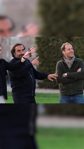 🎃 Visiter un château le jour d’Halloween… Tout sauf une bonne idée ! André Manoukian pensait découvrir le château de La Ferté-Saint-Aubin, situé à 20 km au Sud d’Orléans, dans le calme et la douceur de l’automne. Sauf que, très vite, petits fantômes et véritables sorcières vont se mettre sur sa route et bouleverser totalement ses plans… Pour cette soirée spécial Halloween, André reçevra 4 invités d'exception : Claudio Capéo, Bénabar, Thierry Marx, Catherine Kaderi, maquilleuse FX et Justine Jou
