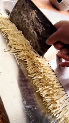 Expert Knife Skills: Hand-Cutting Perfect Noodles with Traditional Chinese Cleavers