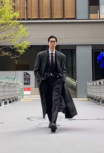 horsewalk or catwalk？#fashion #horsewalk #runwaywalk #catwalk #model