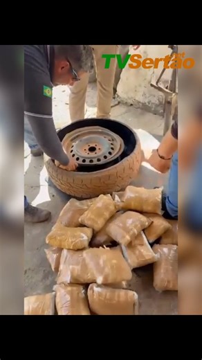 TVSertão.net on Instagram: "Uma ação da equipe da Divisão de Combate ao Tráfico de Drogas (Denarc), da Policia Civil do Ceará, logrou êxito com uma prisão em flagrante e a apreensão 45,2 quilos de drogas. Conforme informações divulgadas nas redes sociais, a açào policial ocorreu no sábado, 31 de janeiro, em São Gonçalo do Amarante, no interior do estado. As drogas foram localizadas em uma caminhonete conduzida por um indivíduo de 32 anos, cuja identificação não foi revelada. Ele seguia de Manaus