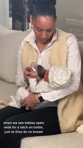 🥰 Breast-like Emulait Baby Bottle...Would you like to have one? Follow us for more innovative baby and toddler must-haves. #babybottle #babybottles