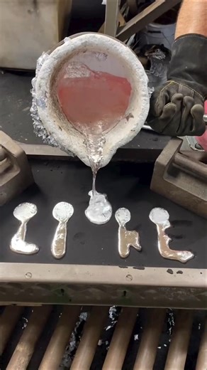 1400°f metal melting all day everyday l #tech #automobile #ytshorts #viralvideo #jewellery #silver