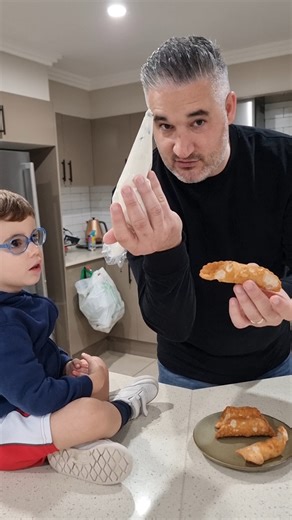 This is how we fill a Sicilian cannolo… with LOVE ❤️ Crispy shell, fresh ricotta cream and powdered sugar everywhere 😅 If you’ve never made cannoli at home, you’ll be surprised how simple it actually is! 👉 You can find my full Sicilian Cannoli recipe here: https://www.vincenzosplate.com/sicilian-cannoli/ Chocolate chips or candied fruit? | Vincenzo's Plate