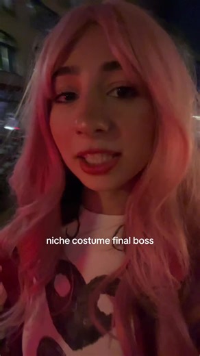Perona from One Piece: A Niche Costume Insight