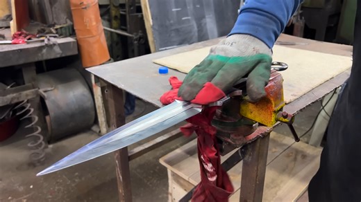 The craft behind building a Mortal Kombat–inspired kunai