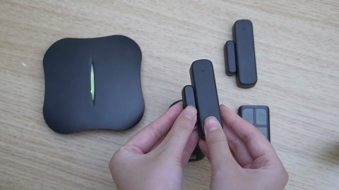 Wireless Home Security System, WiFi Smart DIY Home Alarm System for Apartment/Villa/Store, 8 Pieces-Kit, Alarm Siren, Door Window Sensor, Caregiver Pager, Work with Google Assistant and Alexa