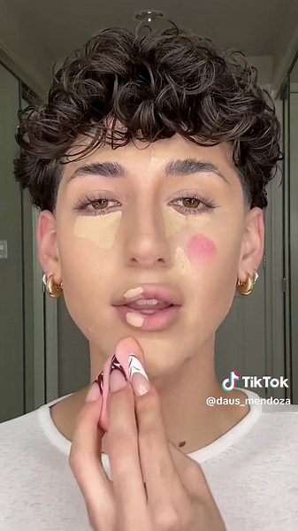 Masculine vs feminine contour🥴 #makeup #contour #beauty #filterchoosesmymakeup #masculine