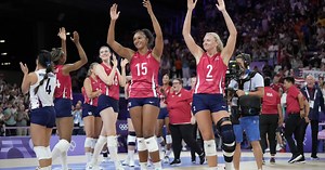 US women's volleyball team advances to semifinal with straight-set win against Poland