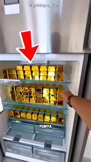 Dijuluki 'Golden Boy', Cowok Ini Bagi-bagi Emas Gratis di Jalanan! 🤑🥇