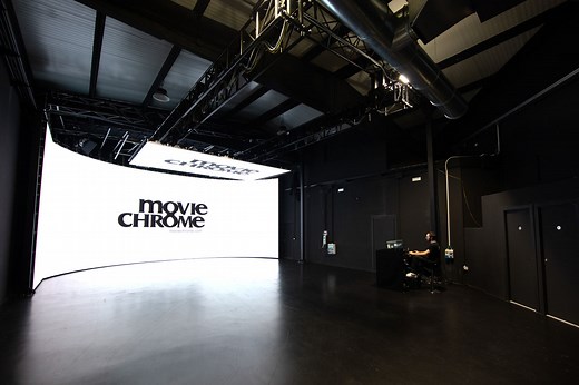 🤗 Thanks to Moviechrome chooses Absen Pixel Reality LED to enhance film-making capabilities, with a striking curved LED display as its centerpiece and an LED ceiling designed to expand the creative digital canvas. “We chose to work with Absen due to their reputation for delivering high-quality, reliable LED solutions tailored for the film industry. The Pixel Reality LED wall stood out for its exceptional image quality and the flexibility it offered for various types of production.” from MovieCh