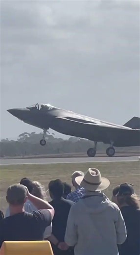 A RAAF F-35 Hitting a High “Wheelie” on the runway at Avalon #plane #aviation #airshow
