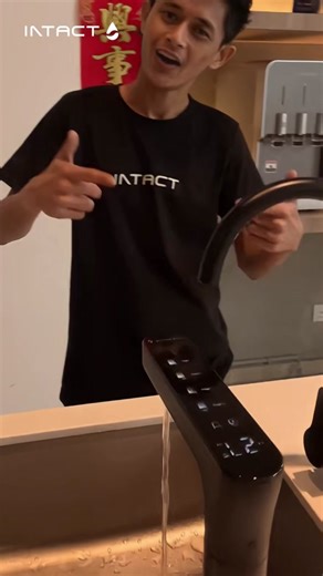 Intact One Spring ni sangat sesuai tau untuk mereka yang nak jimat ruang serta mereka yang suka gaya easthetic dan elegant tau. Penapis dia kita boleh sorok dalam kabinet dapur lagi 😍 . Sebarang soalan, drop saja di ruangan komen ya! Untuk pembelian, boleh terus klik link pada bio profile Intact Water! #IntactWater #PenapisAir #WaterDispenser #OutdoorWaterFilter #PenapisAirLuarRumah #DoubleBackwash #PertamaDiMalaysia #HomeReno #HomeRenovation #OneSpring #AirMinum