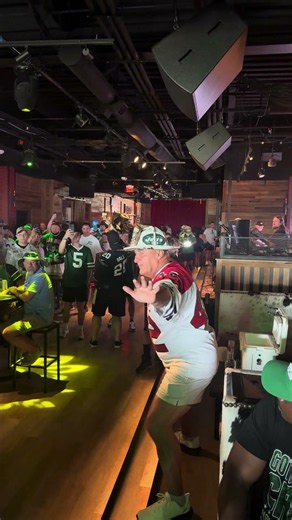 JetsNation is ready. Fireman Ed turning up the volume at the Tailgate Joe party before Jets-Titans
