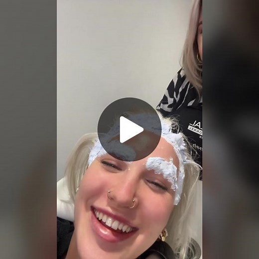 I dont really have any words for this one 😂😂 #hairtok #haidresser #bleach #toner #eyebrows #bleachedeyebrows