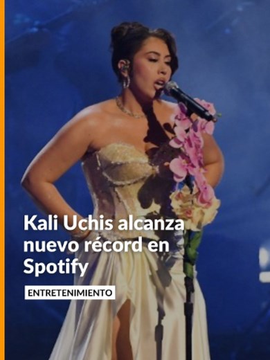 🎧🇨🇴 ¡Kali Uchis sigue haciendo historia! La artista colombiana se convirtió en la tercera colombiana en lograr que cinco de sus canciones superen los 1.000 millones de reproducciones en Spotify. 🔥 Con ello, entró a un selecto grupo junto a Shakira y Karol G, dos de las grandes figuras de la música colombiana a nivel mundial. 🌎✨ Siga la señal de Noticias Caracol En Vivo en el enlace de la biografía.