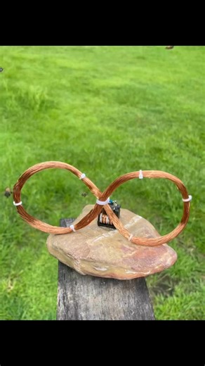 A model of a horizontal infinity coil with 369 turns, based on the idea of ​​a famous scientist, connected to an inductor coil with a capacitor, is just an experimental idea to capture the charge of a static field in air. #naturelovers #vibrationpositive #vibration #goodvibes #RelaxingVibes #healingenergy #vibrationalhealing | MineStone OnEarth