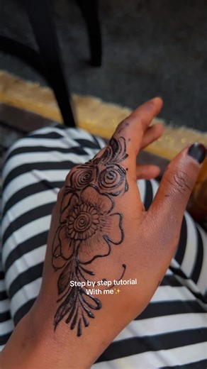 Learn Flower Design: Step-by-Step Tutorial