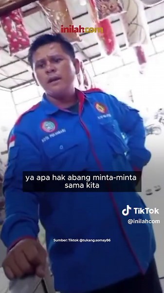 Video seorang pria yang mengaku berasal dari Serikat Pekerja Seluruh Indonesia (SPSI) meminta Tunjangan Hari Raya (THR) kepada pedagang di Kota Pekanbaru, Riau, viral di media sosial Peristiwa itu terjadi di Pasar Selasa, Kecamatan Tuah Madani, Pekanbaru, Minggu (15/3/2026) Namun, pemilik toko yang merekam kejadian itu menolak permintaan tersebut karena merasa tidak memiliki hubungan dengan organisasi SPSI. - Selengkapnya kunjungi website dengan klik link di bio atau download aplikasi di AppStor