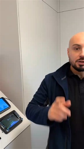 Radio 8GB vs Inne radio 8GB ;) Jak widać na przykładzie tych urządzeń sama ilość pamięci RAM to nie jest wyznacznik prędkości urządzenia. Liczy się soft, płyta główna, procesor, rozdzielczość i prędkość ramu ;) #motoryzacja #samochody #technologia #elektronika #muzyka | NCS - New Car Solutions