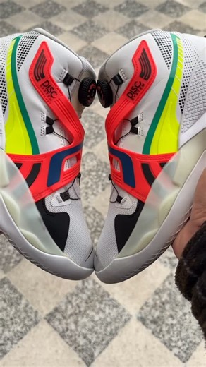 KIKZ OG on Instagram: "⚪ Puma Disc 🏀 original 💯 🟣 Quick Lace ⚪ Size : 43 (27.5 cm) ⚪ Price : 16800 Da 🔵 Livraison disponible 58 🇩🇿 #puma #original #basketball #disc"