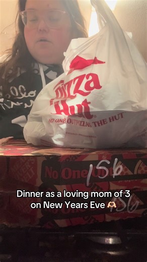 Pizza and wings for dinner from @Pizza Hut 🫶🏻 easy is the best, especially on a holiday. Happy new year everyone! Be safe and enjoy it ❤️ #newyearseve #pizzahut #pizza #pizzalover #easydinner