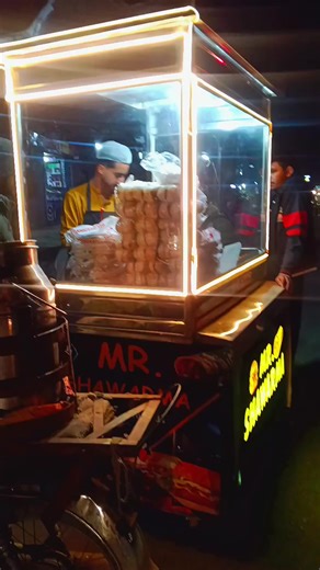 mr shawarma #crowd #shawarma #burger #fastfood #dontunderreviewmyvideo
