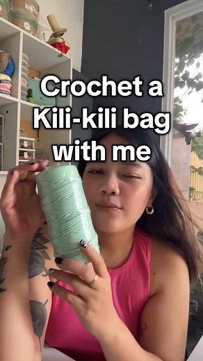 Taking a break from making a big project. Kili-kili bag tutorial is available on my YT channel. Link in my bio 🫶 This project only took me 2hrs (with few-minute break). You can wear/use this bag like this, but I’m still going to add lining and snap lock. For yarn, macrame cotton cord 3mm with 5mm hook. Yes, only used 1 roll/cone for this project. Bag size 26cmx14.5cm | The Thread Nook
