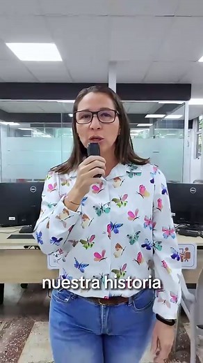 🎉 Hoy celebramos 185 años de historia, identidad y pensamiento crítico en la Universidad de El Salvador. Desde las aulas, los pasillos y cada espacio donde nace el conocimiento, honramos la vocación que nos mueve a formar nuevas generaciones comprometidas con el país. Cada estudiante, docente y autoridad refleja un legado que sigue vivo. Somos una comunidad que avanza con orgullo, que transforma desafíos en oportunidades y que continúa construyendo el camino para un futuro más fuerte, más human