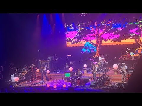 Tyler Childers - Old Country Church - Live Paris (03/13/2026)