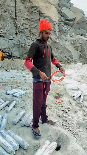 28K reactions · 223 shares | 9 meter ka holl me explosive Kitna pis dalna chahie #blasting #woking #post #video  | Badal Kumar | Facebook