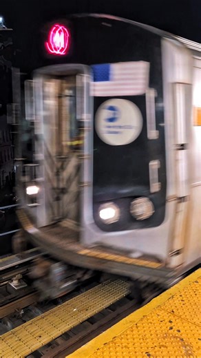 NYCS: #R160A-1 on the M arriving @ Myrtle-Wyckoff #youtubeshorts #music #mta #nycsubway #brooklyn