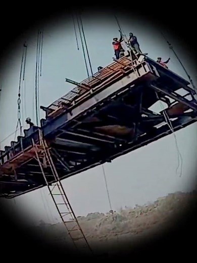 Building Strength : Cantilever Bridge Construction in Action 🚧🏗️