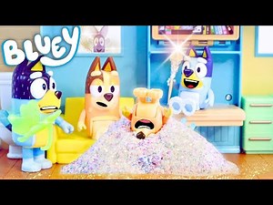 Bluey Glitter Beach: Prank or Dream?! | Bluey Toy Video | Pretend Play with Bluey Dolls