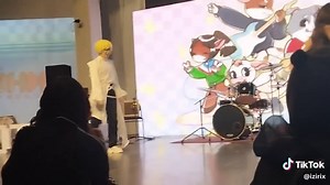 Hyuna's Stunning Alien Stage Performance