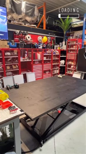 Opbouw USM Haller kast op maat van de klant, contacteer ons bij interesse of ga naar www.redesigns.be #redesigns #design #designshop #refurbishedfurniture #circulardesign #behindthescenes #usmhaller #modularfurniture #officedesign #homedesign | Redesigns