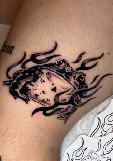 Still thinking about him.. 🐸🖤 #frogtok #frogtattoo #toad #frogs #cooltattoo