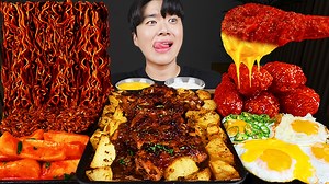 779K views · 10K reactions | Youtube➡GONGSAM TABLE 이공삼 . Chapagetti, chicken, fried egg, chicken leg, steak, kimchi, MUKBANG!! 짜파게티, 치즈 계란후라이, 총각김치, 양념치킨, 닭다리 스테이크 먹방!! . #asmr #mukbang #mukbangkorean #food #koreanfood #eatingshow #eating #asmreatingsounds #asmreating #eatingasmr #asmrsound #mukbangshow #cookingasmr #cooking #cook #Chapagetti #chicken #egg #chicken #steak #kimchi | GONGSAM TABLE 이공삼 | Facebook