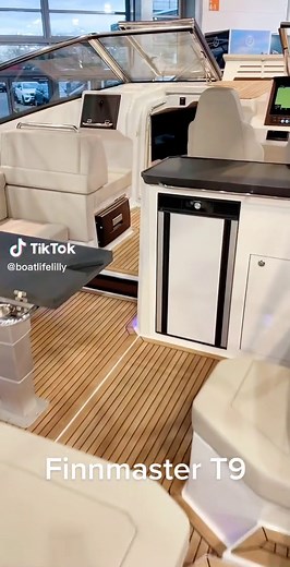 Finnmaster T9: Båtliv med T-Top och Soft Top