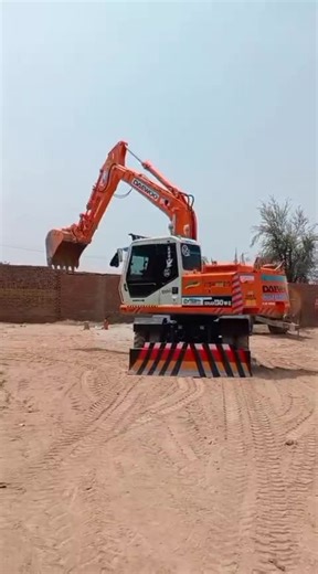 Excavator Overview: Hitachi 100 and Daewoo Solar 130