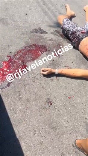 Homem morto durante tiroteio na Vila dos Pinheiros TCP CPX da Maré , segundo relatos o mesmo entrou numa área fortemente armada da comunidade chamado C4 e se deparou com os traficantes locais, assim gerando o confronto armado. Boatos de pessoas da comunidade dizem que o morto era rival da favela da Nova Holanda CV.