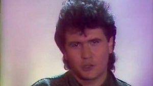 Comment retrouver le goût de la vie Qui pourra remplacer le besoin par l'envie ? ♫♪ "Sauver l'amour" est le second extrait de l'album du même nom, qui fut le huitième et dernier album studio de Daniel Balavoine 🎧 Réécouter celui-ci : https://DanielBalavoine.lnk.to/SauverLamour_FP | Daniel Balavoine