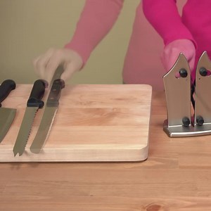 10K views · 37 reactions | Uw messen zijn scherper dan ooit tevoren met de Bavarian Edge  ✅Eenvoudig te bedienen ✅Binnen enkele seconden  ✅Met hardmetalen slijpcomponenten Bestel NU: https://bit.ly/2NjoJyk | Tel Sell | Facebook