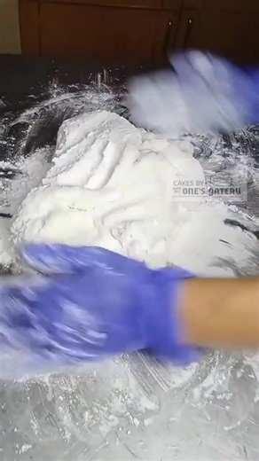 11K views · 37 reactions | Fondant recipe. Ingredients 600g marshmallows 5 Tbsp water 8 cups confectioners sugar (or add more) Lard or vegetable shortening Enjoy mga kapatid  #cakesbyonesgateau #onesgateau #fondant #fondantcake #fondanttoppers #fondantart #recipe #marshmallowfondant | Cakes by One's Gateau | Facebook