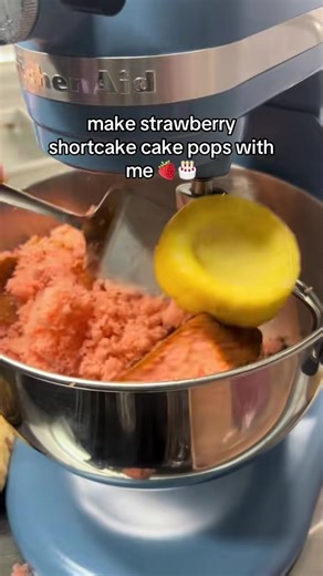The Best Cake Pops Recipe for Strawberry Lovers