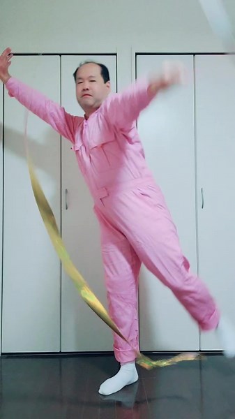 #乙ナティック浪漫ス の曲#七色 を#つなぎ でリボン回しに挑戦🎵#新体操 #オトロマファミリア