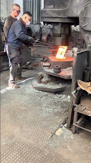 Inside the factory Forging Heavy Steel – From Upsetting to Ring Rollin #process #forging #blacksmith