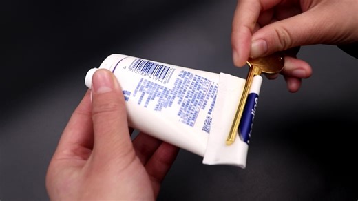 Easy Toothpaste Dispenser Metal Tooth Paste Tube Squeezer Useful Toothpaste Rolling Holder Squeezer