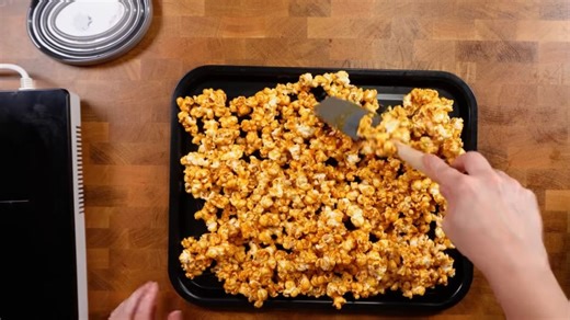 Como fazer pipoca doce de caramelo super crocante em casa